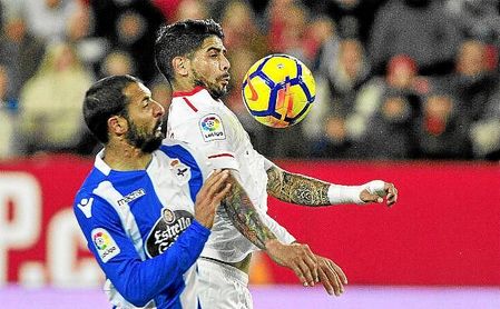 Banega controla el balón en el partido ante el Deportivo. Banega controla el balón en el partido ante el Deportivo.