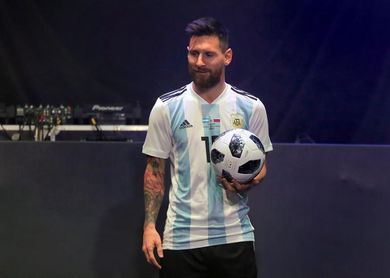 Le cortaron las piernas a la estatua de Messi en Buenos Aires Le cortaron las piernas a la estatua de Messi en Buenos Aires