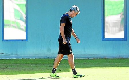 Setién pone a su Betis ante el espejo y le gusta lo que ve, por lo que cree que está en el buen camino y sólo necesita un triunfo para dotar al proyecto de confianza. Setién pone a su Betis ante el espejo y le gusta lo que ve, por lo que cree que está en el buen camino y sólo necesita un triunfo para dotar al proyecto de confianza.