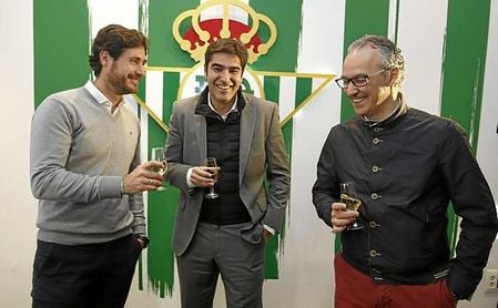 Torrecilla ya fichó a Víctor en el Betis, para reemplazar a Poyet. Torrecilla ya fichó a Víctor en el Betis, para reemplazar a Poyet.