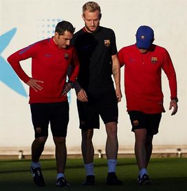 Rakitic: El Barcelona compensa la ausencia de Neymar con más esfuerzo colectivo Rakitic: El Barcelona compensa la ausencia de Neymar con más esfuerzo colectivo