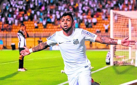 Gabriel Barbosa despuntó en el Santos, que lo quiere recuperar... aunque sin hipotecarse. Gabriel Barbosa despuntó en el Santos, que lo quiere recuperar... aunque sin hipotecarse.