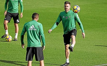 Javi García, en un entrenamiento bético. Javi García, en un entrenamiento bético.