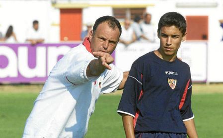 Caparrós, el técnico que le hizo debutar, felicita a Navas Caparrós, el técnico que le hizo debutar, felicita a Navas