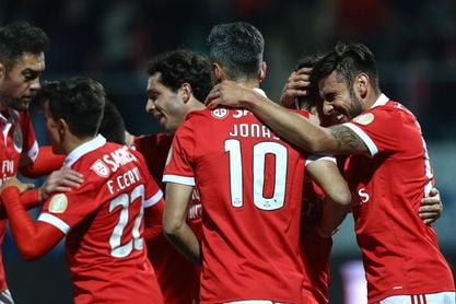 1-5. El Benfica se aferra al tren delantero de la Liga tras golear al Tondela 1-5. El Benfica se aferra al tren delantero de la Liga tras golear al Tondela