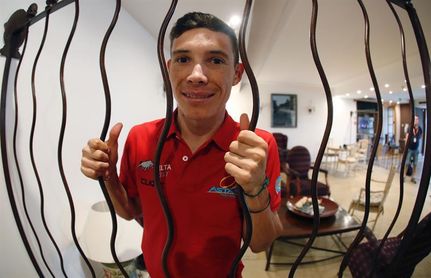 "Supermán" López renueva con Astana hasta 2020 y será líder en el Giro "Supermán" López renueva con Astana hasta 2020 y será líder en el Giro