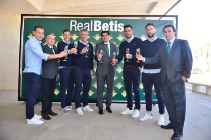Brindis por la ilusión en el Betis Brindis por la ilusión en el Betis