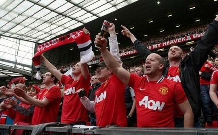 La indignación de la afición del United con el Sevilla F.C. La indignación de la afición del United con el Sevilla F.C.