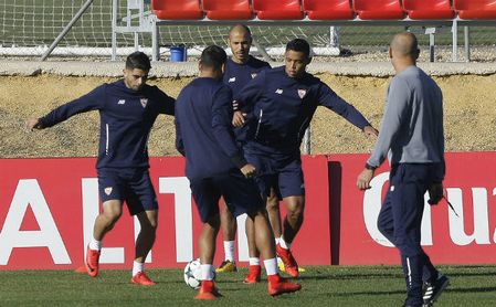 Imagen de un entrenamiento del Sevilla. Imagen de un entrenamiento del Sevilla.