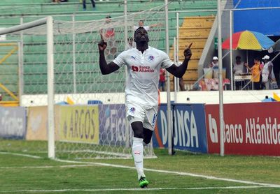 2-0. Olimpia toma ventaja ante el Motagua en semifinal del Apertura hondureño 2-0. Olimpia toma ventaja ante el Motagua en semifinal del Apertura hondureño