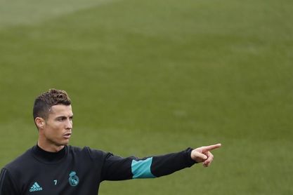 Cristiano Ronaldo ya trabaja sobre el césped pero sigue al margen Cristiano Ronaldo ya trabaja sobre el césped pero sigue al margen
