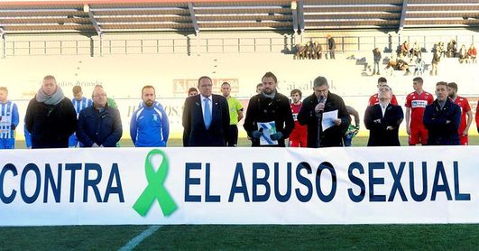 Millar de personas en el estadio de Aranda de Duero contra los abusos sexuales Millar de personas en el estadio de Aranda de Duero contra los abusos sexuales