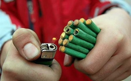 Un niño de 13 años pierde la mano en Jaén al explotarle un petardo. Un niño de 13 años pierde la mano en Jaén al explotarle un petardo.