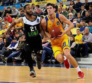 Roberson pulverizó el récord de triples en su recital contra el Gran Canaria Roberson pulverizó el récord de triples en su recital contra el Gran Canaria
