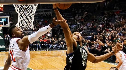 95-97. Una canasta polémica de Antetokounmpo le da el triunfo a los Bucks sobre los Thunder 95-97. Una canasta polémica de Antetokounmpo le da el triunfo a los Bucks sobre los Thunder