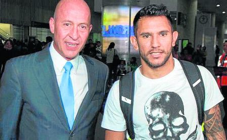 Walter Montoya, en su llegada ayer a México. Walter Montoya, en su llegada ayer a México.