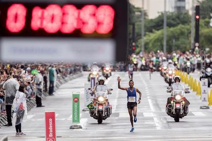 Dawitt Admasu y Flomena Cheyech se adjudican la San Silvestre de Sao Paulo Dawitt Admasu y Flomena Cheyech se adjudican la San Silvestre de Sao Paulo