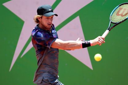 El chileno Nicolás Jarry elimina al español Pablo Andújar El chileno Nicolás Jarry elimina al español Pablo Andújar