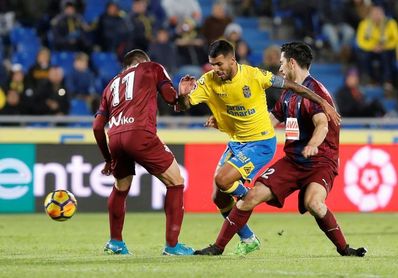 Jonathan Viera reconoce que en la segunda parte dieron "un paso atrás" Jonathan Viera reconoce que en la segunda parte dieron "un paso atrás"