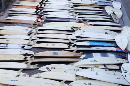 Surferos de EEUU donan 700 tablas para niños desfavorecidos de África Surferos de EEUU donan 700 tablas para niños desfavorecidos de África