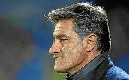 Míchel, ayer en el partido que enfrentaba al Málaga ante el Getafe. Míchel, ayer en el partido que enfrentaba al Málaga ante el Getafe.