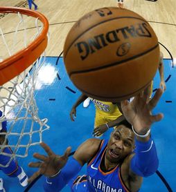 109-108. Westbrook sella, con remontada y suspense,quinta victoria de Thunder 109-108. Westbrook sella, con remontada y suspense,quinta victoria de Thunder