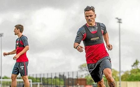 Roque Mesa está decidido a jugar en el Sevilla. Roque Mesa está decidido a jugar en el Sevilla.
