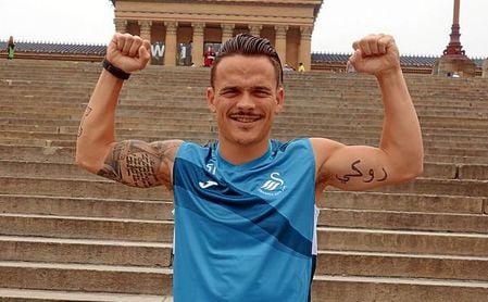 Roque Mesa ha llegado a Sevilla en la tarde de este domingo. Roque Mesa ha llegado a Sevilla en la tarde de este domingo.
