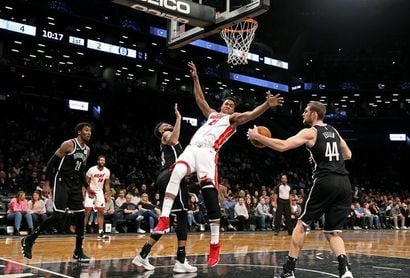 88-95. Whiteside impone su poder y Heat barren la serie ante Mavericks 88-95. Whiteside impone su poder y Heat barren la serie ante Mavericks
