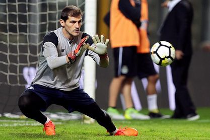 Casillas permanecerá en el Oporto al menos hasta final de temporada Casillas permanecerá en el Oporto al menos hasta final de temporada