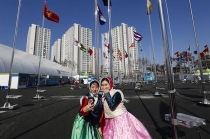 La dos Coreas unificadas, un debut sobre el hielo y entre protestas La dos Coreas unificadas, un debut sobre el hielo y entre protestas