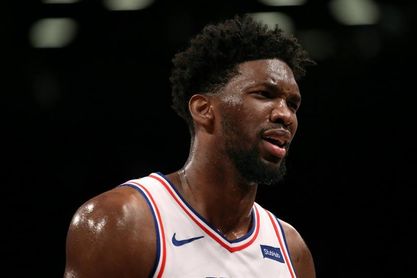 115-102. Embiid, Sixers y aficionados celebran con triunfo título de Eagles 115-102. Embiid, Sixers y aficionados celebran con triunfo título de Eagles