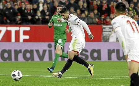 Banega remata a puerta en el partido ante el Leganés. Banega remata a puerta en el partido ante el Leganés.