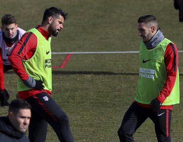 Godín ya entrena sobre el césped y estará listo la próxima semana Godín ya entrena sobre el césped y estará listo la próxima semana