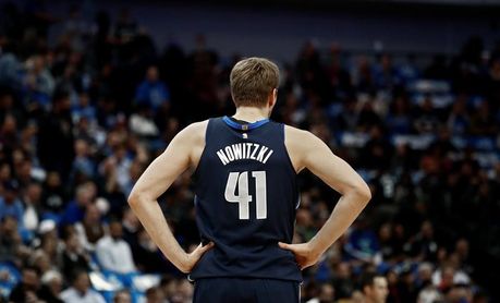 130-123. Nowitzki y Mavericks frustran el debut de Thomas 130-123. Nowitzki y Mavericks frustran el debut de Thomas