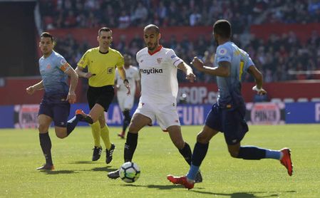 Montella eligió a Pizarro por delante de Roque Mesa. Montella eligió a Pizarro por delante de Roque Mesa.