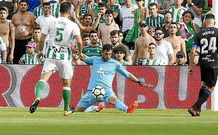 El Betis, el equipo que más tiros a puerta recibe. El Betis, el equipo que más tiros a puerta recibe.