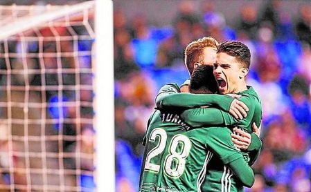 El central cuenta sus partidos por victorias y, además, con él el equipo sólo ha encajado un gol. El central cuenta sus partidos por victorias y, además, con él el equipo sólo ha encajado un gol.