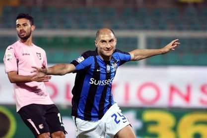 El italo-argentino Gabriel Paletta pasa del AC Milan al Jiangsu Suning chino El italo-argentino Gabriel Paletta pasa del AC Milan al Jiangsu Suning chino