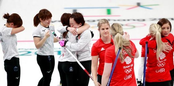 Japón derrotó a Gran Bretaña y le arrebata el bronce en el curling femenino Japón derrotó a Gran Bretaña y le arrebata el bronce en el curling femenino