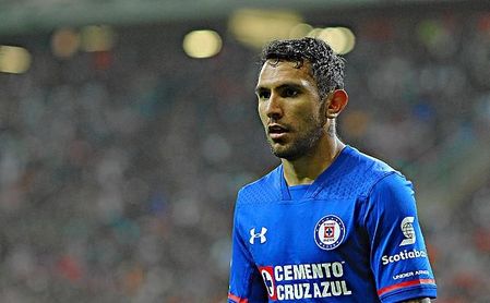 Los hinchas de Cruz Azul están criticando a Walter Montoya. Los hinchas de Cruz Azul están criticando a Walter Montoya.