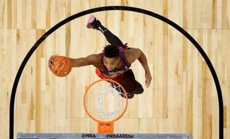 91-98. Mitchell conduce el ataque de los Jazz 91-98. Mitchell conduce el ataque de los Jazz