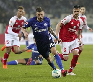 El Schalke gana en Maguncia y se aferra al segundo puesto El Schalke gana en Maguncia y se aferra al segundo puesto