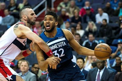 Towns se recupera de un golpe en el mentón y brilla con otro doble-doble Towns se recupera de un golpe en el mentón y brilla con otro doble-doble
