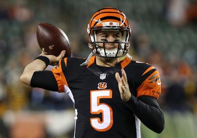 Los Bills firman al mariscal de campo McCarron Los Bills firman al mariscal de campo McCarron