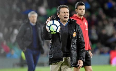 Eusebio deja de ser entrenador de la Real Sociedad. Eusebio deja de ser entrenador de la Real Sociedad.