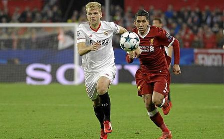 Geis pugna por el balón con Firmino en el partido de Champions ante el Liverpool. Geis pugna por el balón con Firmino en el partido de Champions ante el Liverpool.