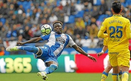 Muntari remata a puerta en el partido ante Las Palmas. Muntari remata a puerta en el partido ante Las Palmas.