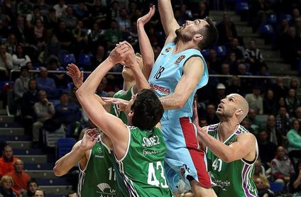 95-91. Unicaja doblega nuevamente al Barcelona con actuación estelar del alero Díez 95-91. Unicaja doblega nuevamente al Barcelona con actuación estelar del alero Díez