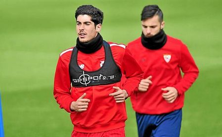 Carlos Fernández, en un entrenamiento del Sevilla. Carlos Fernández, en un entrenamiento del Sevilla.